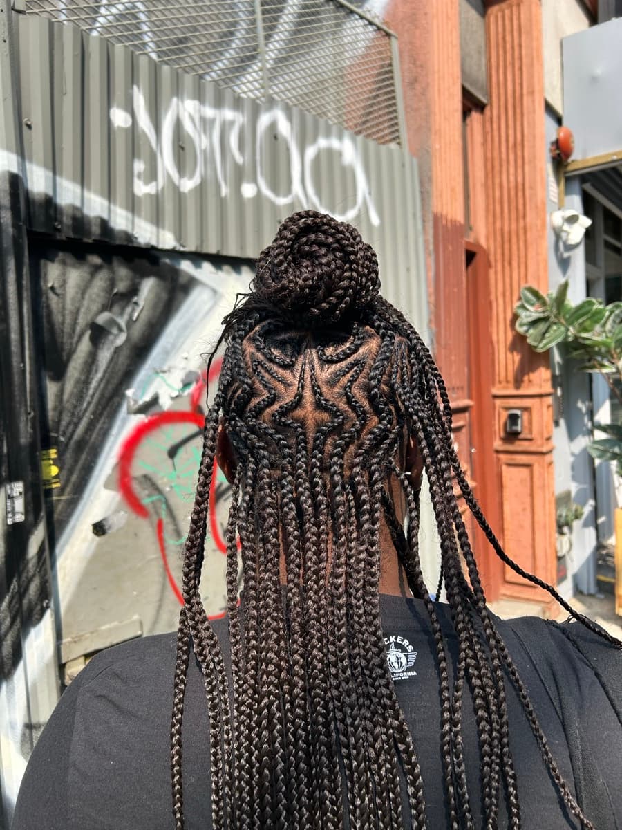 Star parting knotless braids