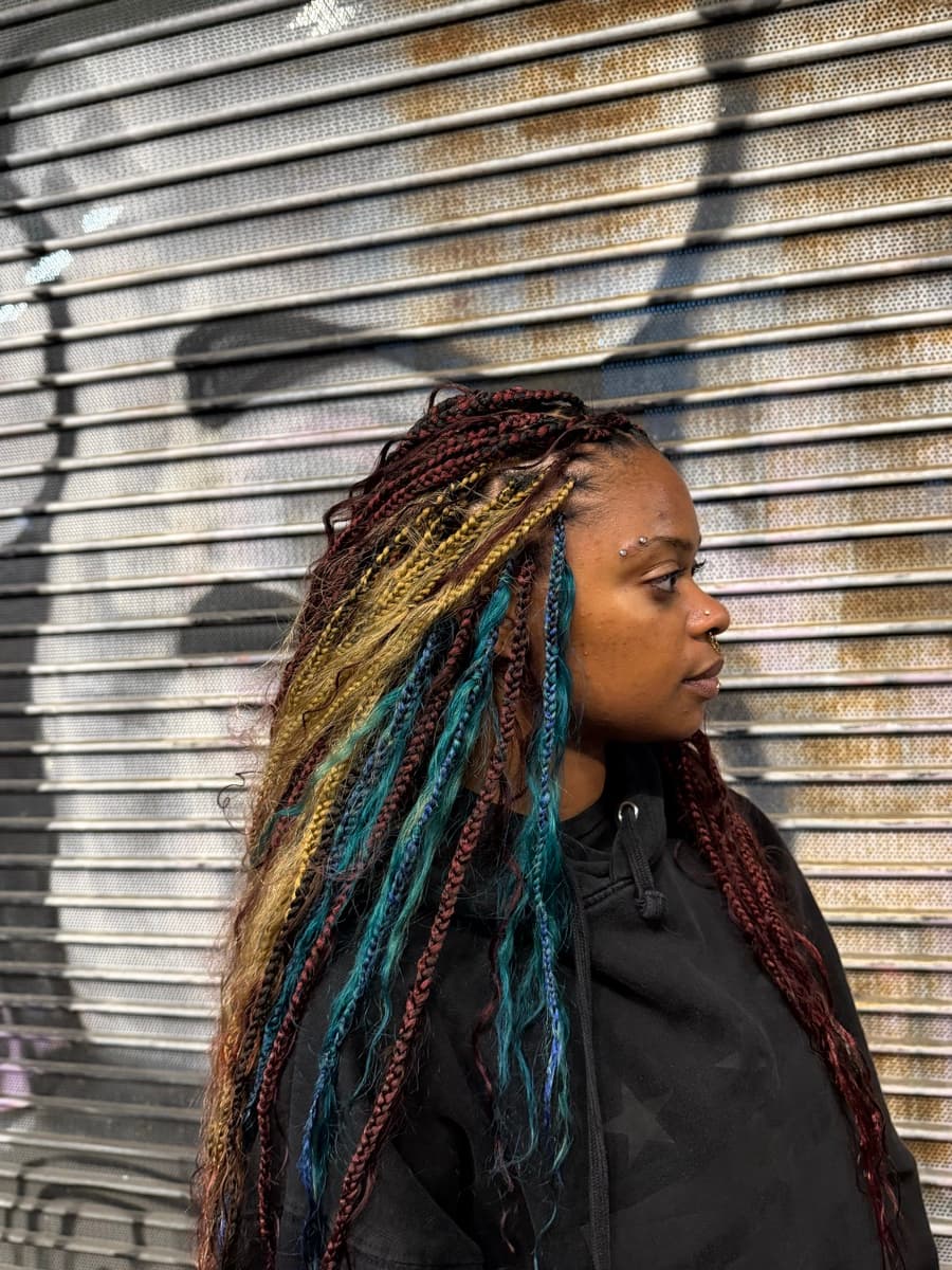 Multi-tone braided color